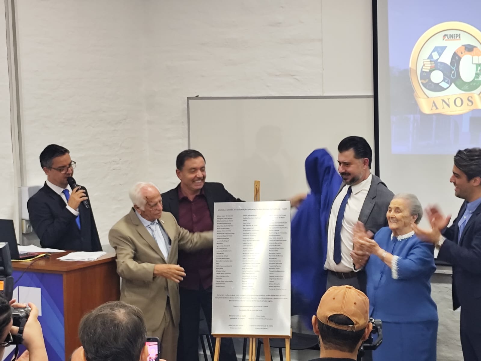 Imagem da notícia FUNEPE celebra 60 anos com cerimônia de homenagens e inauguração de busto do fundador
