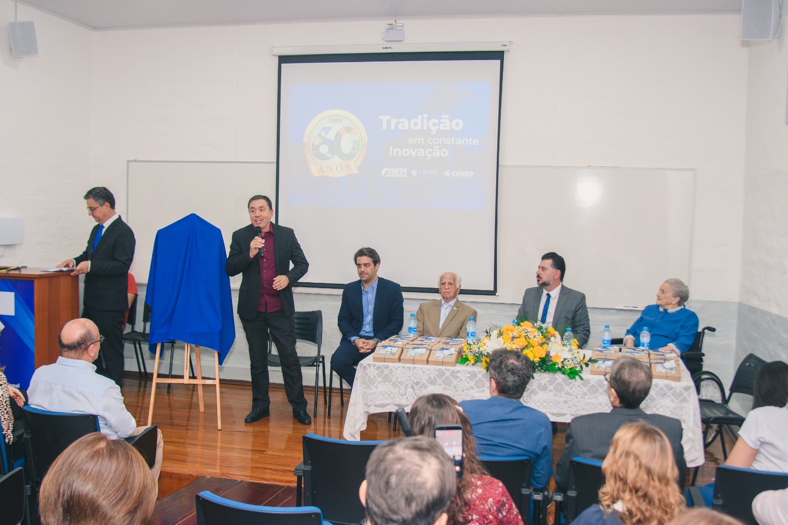 Imagem da notícia FUNEPE celebra 60 anos com cerimônia de homenagens e inauguração de busto do fundador
