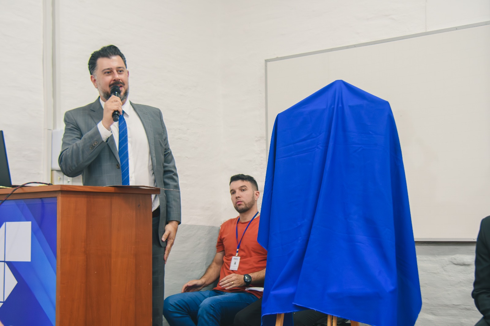 Imagem da notícia FUNEPE celebra 60 anos com cerimônia de homenagens e inauguração de busto do fundador