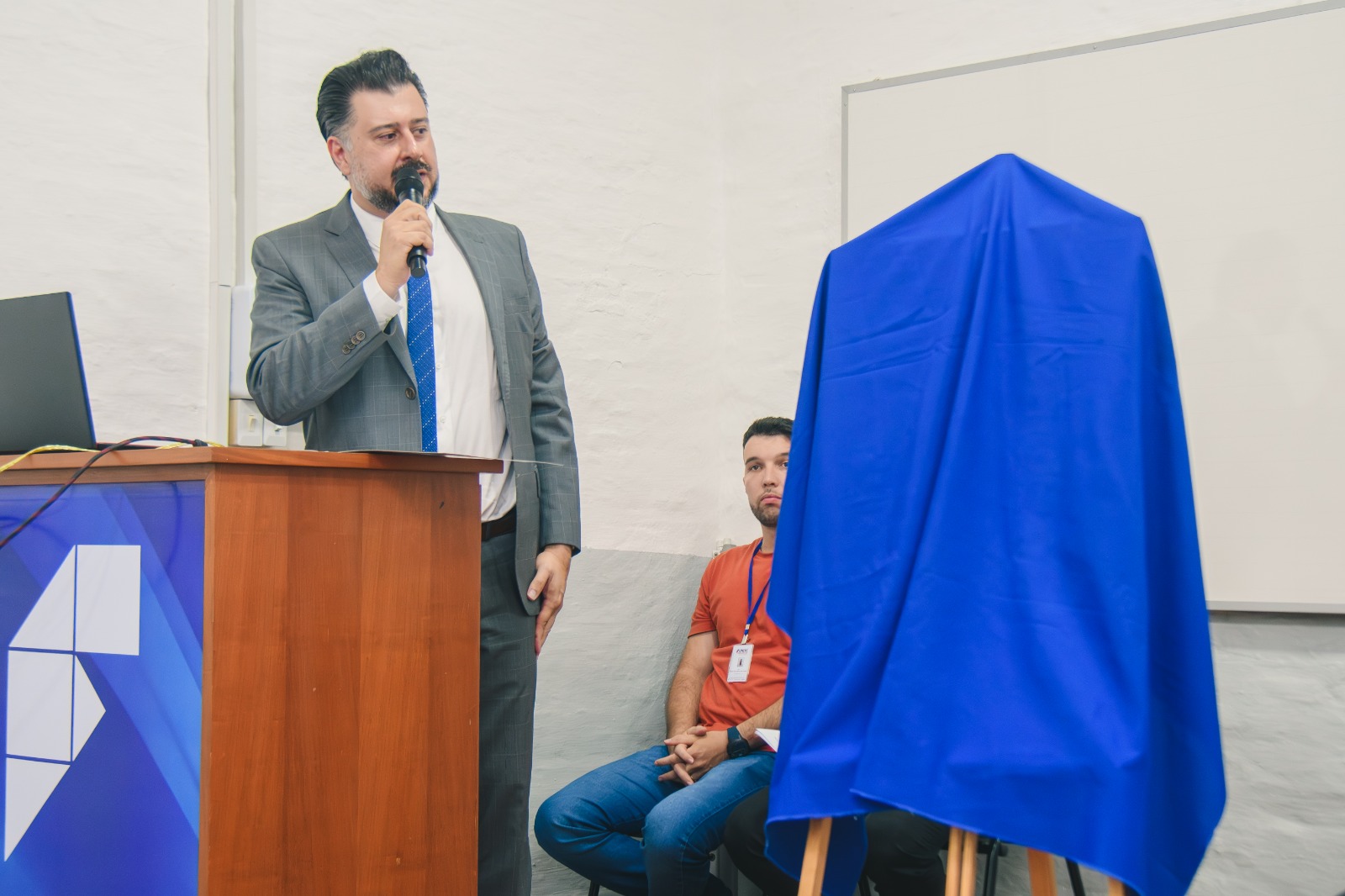 Imagem da notícia FUNEPE celebra 60 anos com cerimônia de homenagens e inauguração de busto do fundador