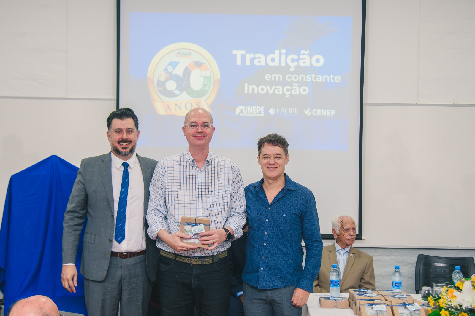 Imagem da notícia FUNEPE celebra 60 anos com cerimônia de homenagens e inauguração de busto do fundador