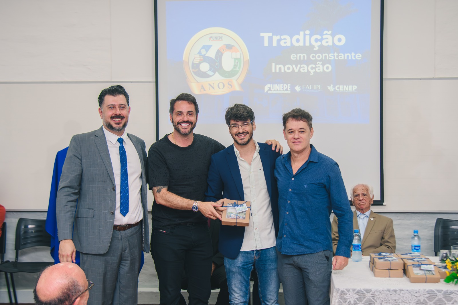Imagem da notícia FUNEPE celebra 60 anos com cerimônia de homenagens e inauguração de busto do fundador