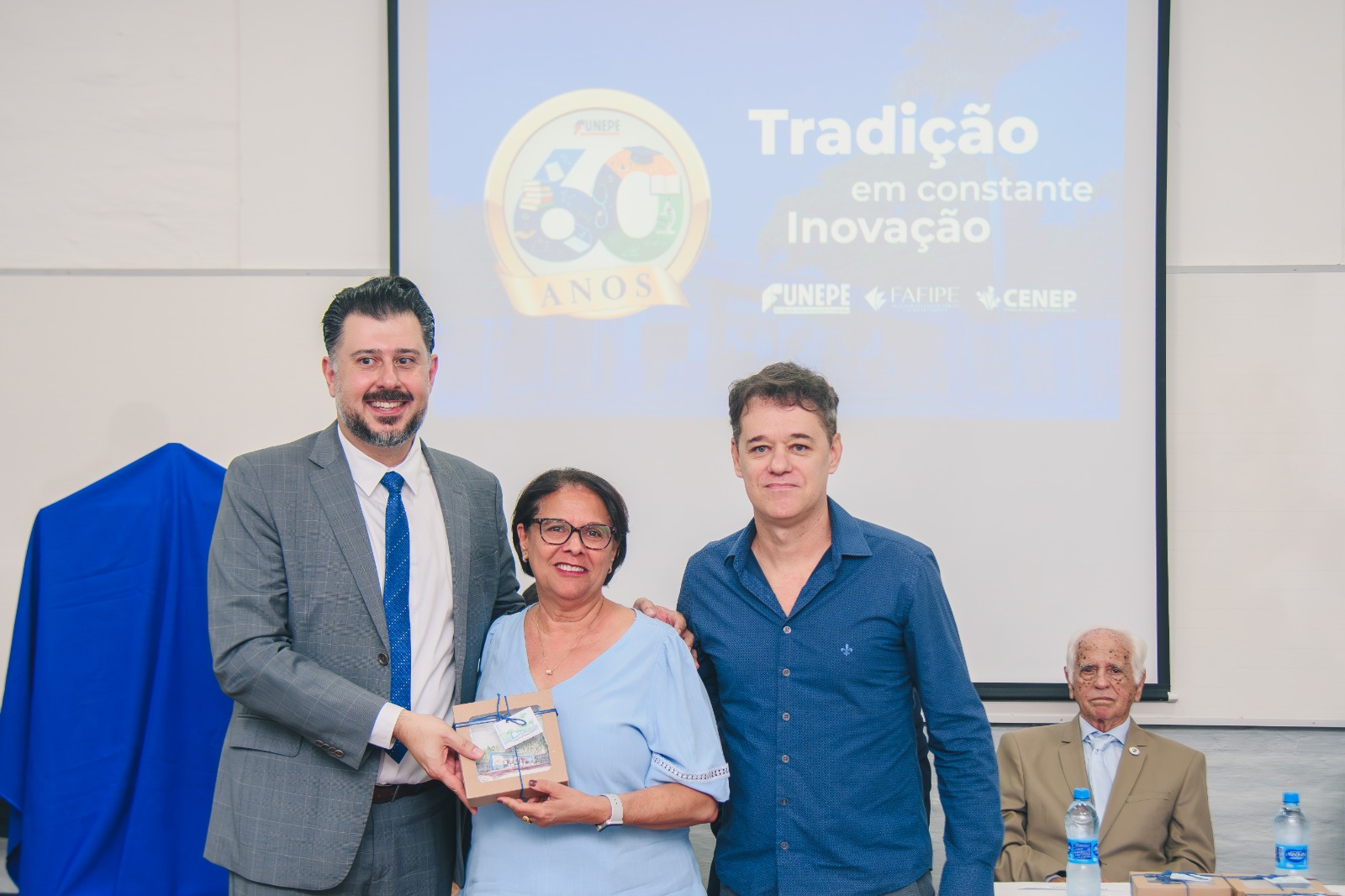Imagem da notícia FUNEPE celebra 60 anos com cerimônia de homenagens e inauguração de busto do fundador