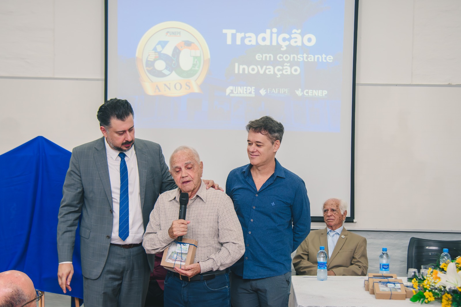Imagem da notícia FUNEPE celebra 60 anos com cerimônia de homenagens e inauguração de busto do fundador
