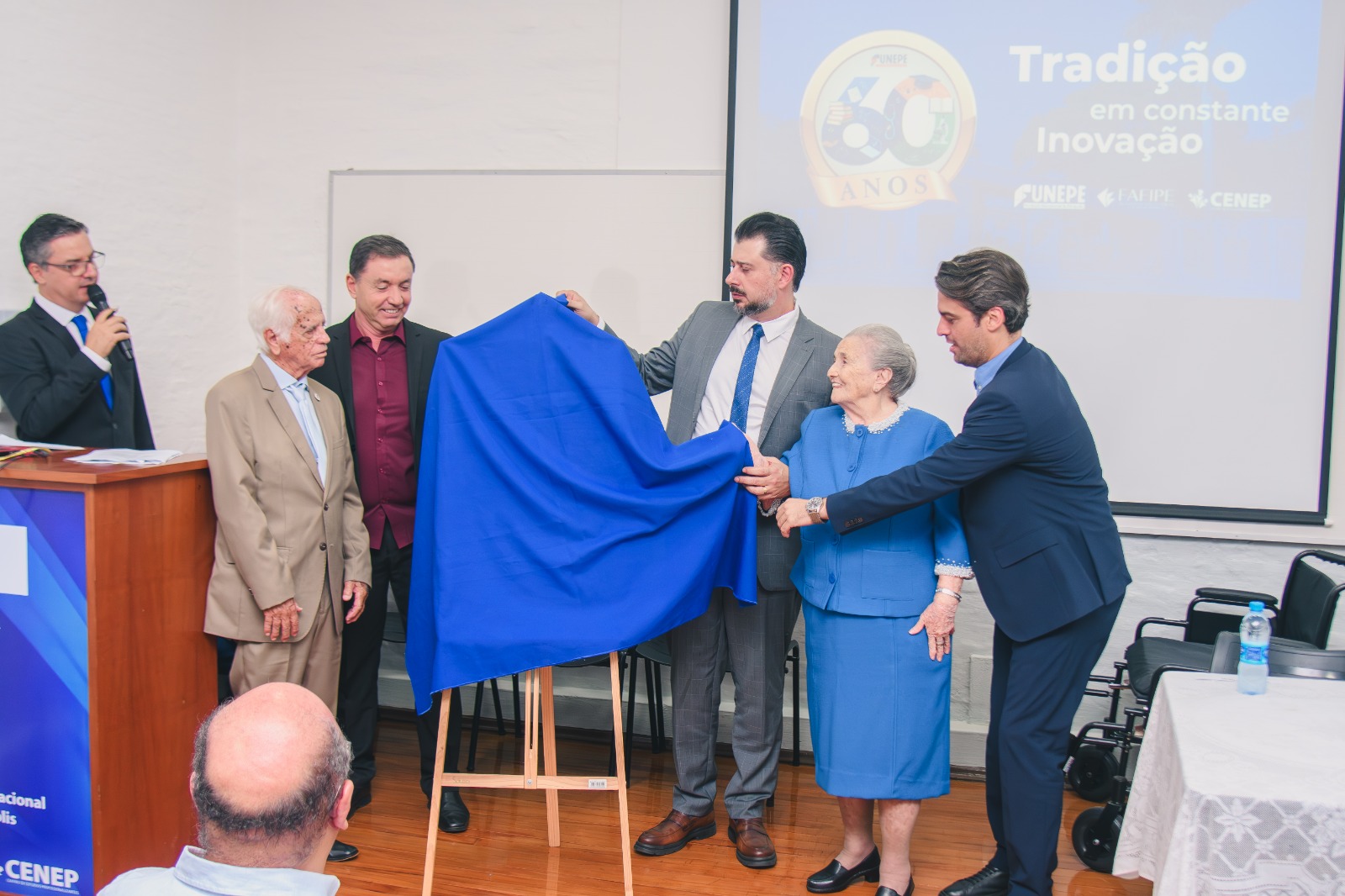 Imagem da notícia FUNEPE celebra 60 anos com cerimônia de homenagens e inauguração de busto do fundador