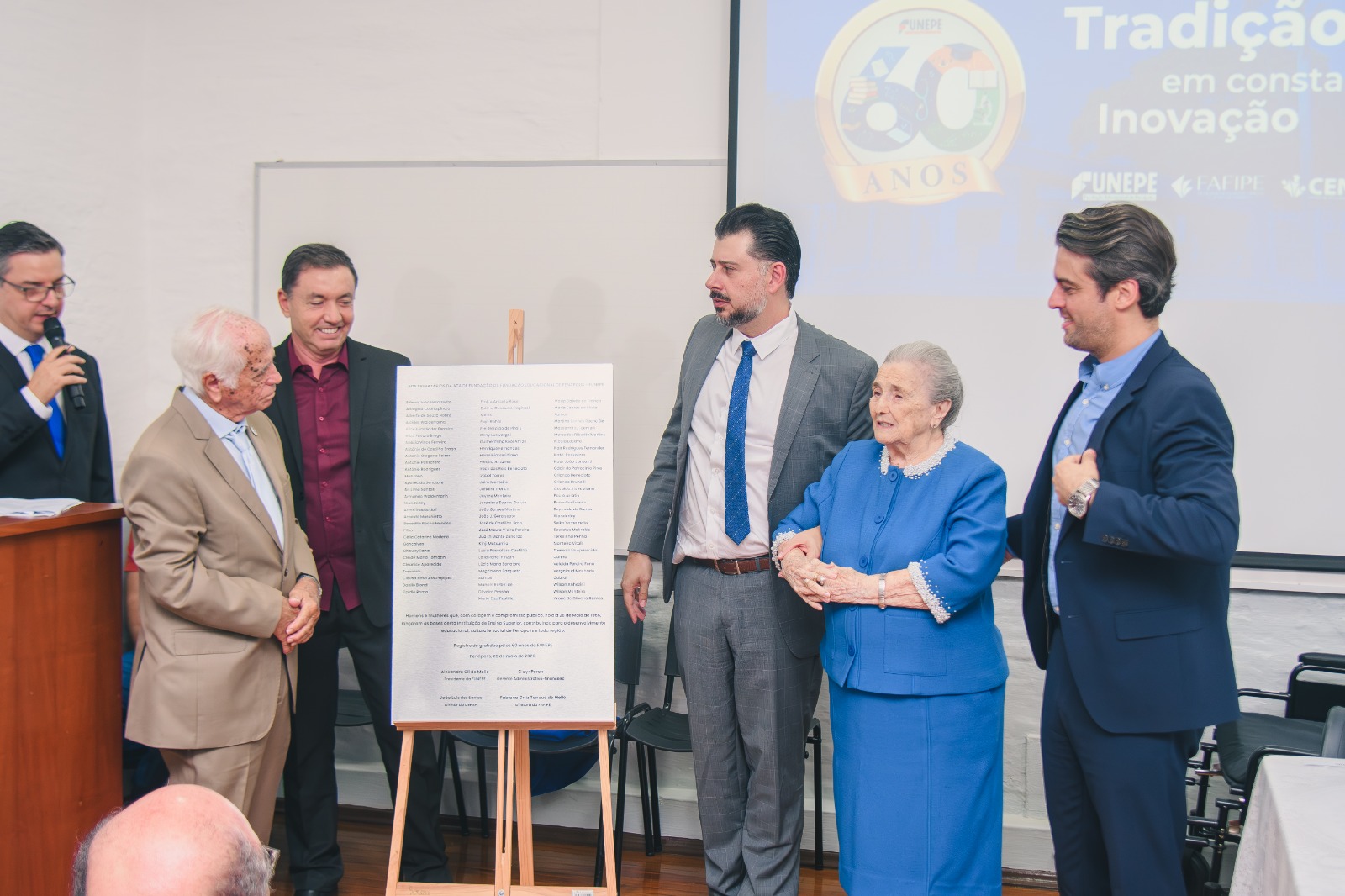 Imagem da notícia FUNEPE celebra 60 anos com cerimônia de homenagens e inauguração de busto do fundador