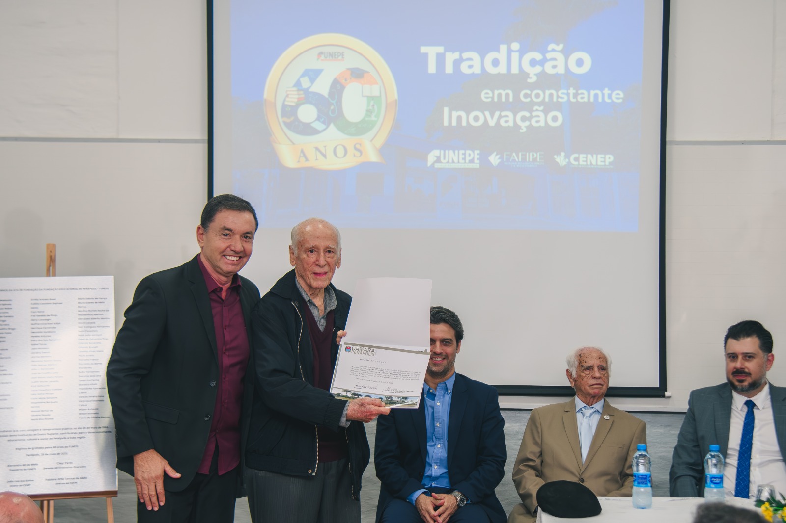 Imagem da notícia FUNEPE celebra 60 anos com cerimônia de homenagens e inauguração de busto do fundador