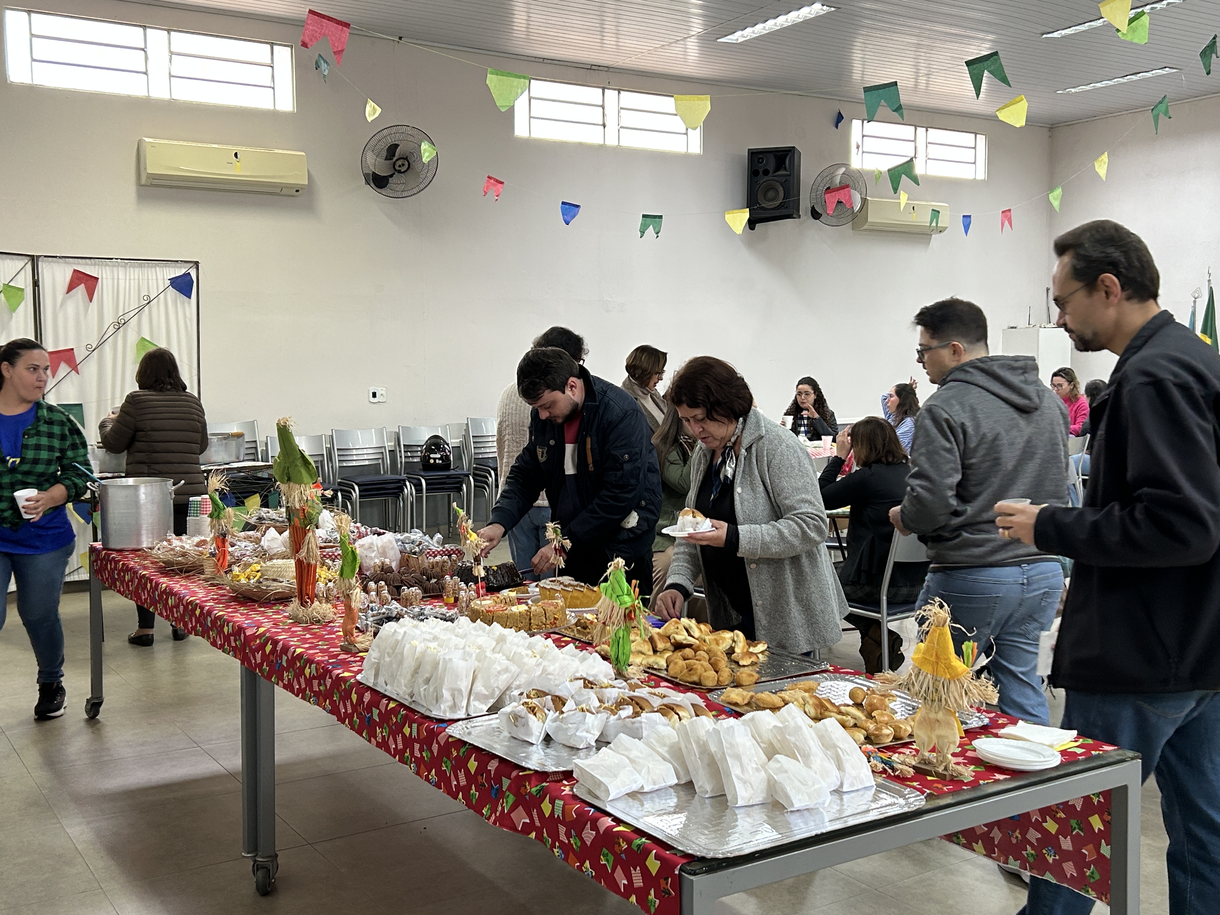 Imagem da notícia FUNEPE promove festa junina para funcionários administrativos em evento de confraternização